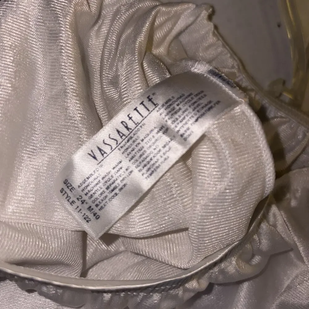 Vintage VASSARETTE White Nylon Lace Trim A-line Half Slip w/ Slit 24” Medium